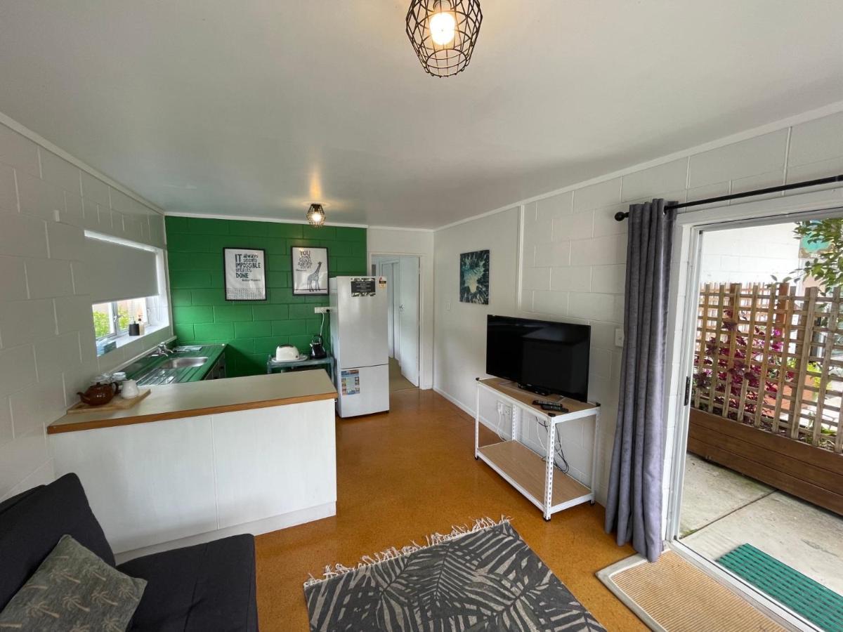 Peppertree Lodge & Backpackers Paihia Bagian luar foto